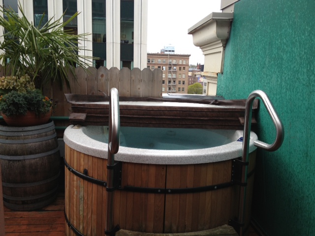 Vintage Plaza hot tub